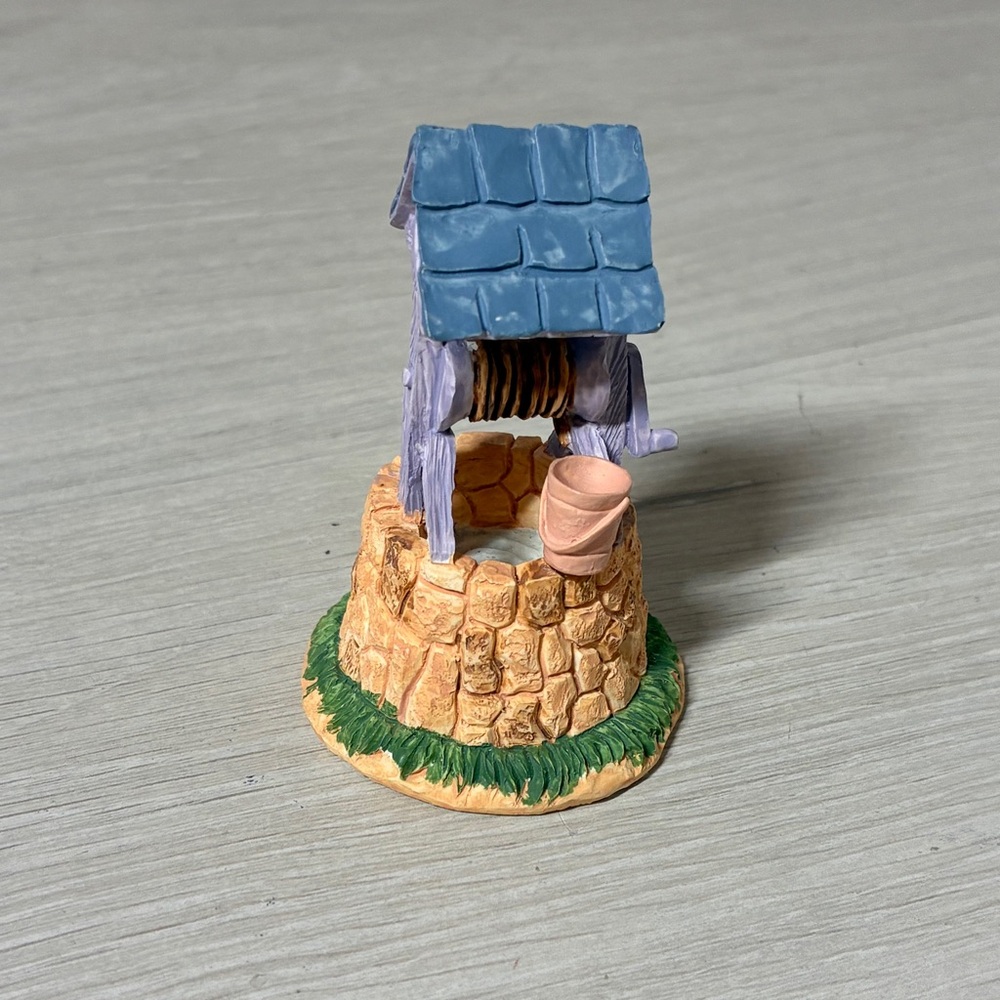 Honey Brook Hollow Cottagecore 90s Wishing Well Decor Figurine